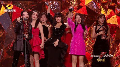 娛樂圈夫妻吃瓜視頻播放,吃瓜視頻播放量飆升，揭秘明星夫妻甜蜜日常