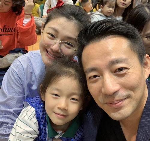 娛樂圈吃瓜爆料離婚,明星夫妻離婚風(fēng)波，吃瓜群眾熱議真相揭曉