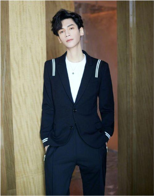 娛樂吃瓜羅云熙,從娛樂吃瓜到人氣飆升，他的蛻變之路