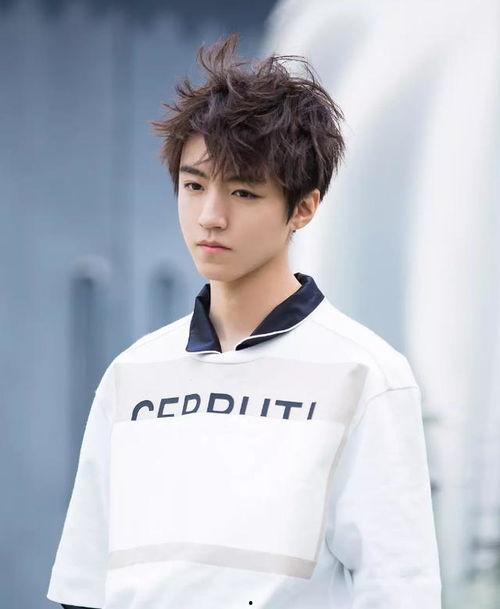 愛豆吃瓜娛樂醬王俊凱,從偶像到瓜界新貴，揭秘愛豆吃瓜娛樂醬的養(yǎng)成之路