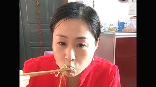 娛樂吃瓜醬當(dāng)你的朋友,揭秘娛樂圈幕后故事，帶你領(lǐng)略明星們的真實生活