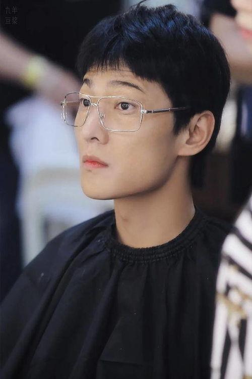 王鶴棣吃瓜的眼神娛樂,揭秘娛樂圈幕后真相