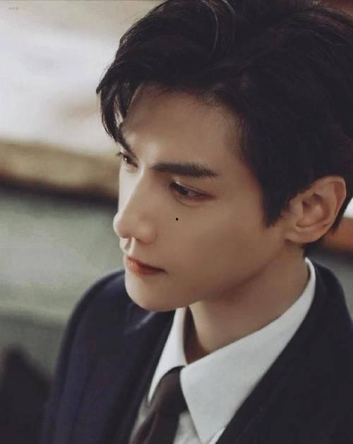 吃瓜娛樂(lè)圈八卦羅云熙,娛樂(lè)圈的瓜田，他的瓜香四溢